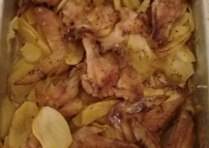 Alitas de pollo con papas al horno Receta de Ana Ayala- Cookpad