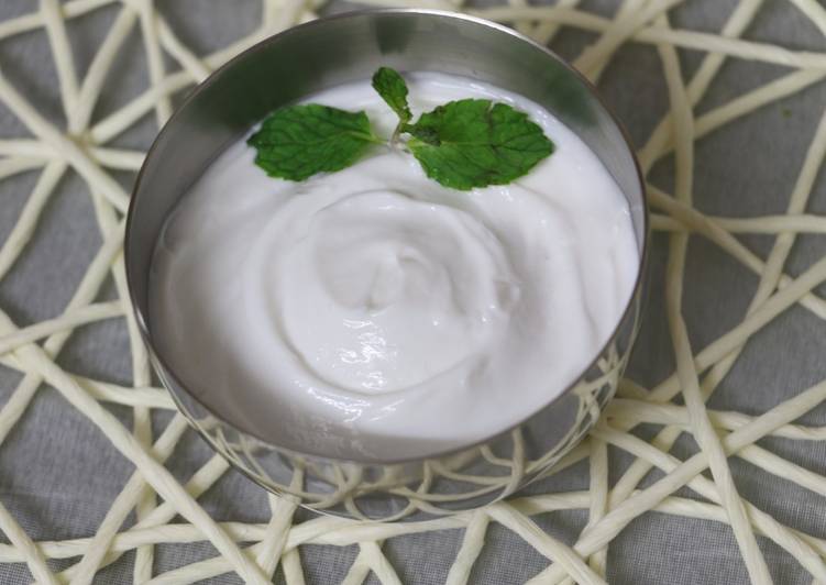 How to Prepare Homemade Sour Cream