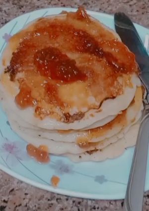 صورة لوصفة بان كيك بالمربى 🤗 خطيرررر 😋