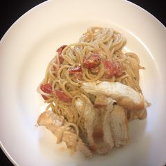 A picture of Chicken Tomato Cream Pasta.