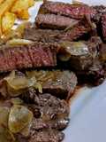 LOMITO De Res al Ajillo, término Azul con Papas Fritas
