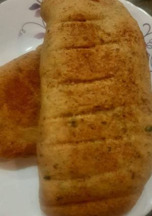 পুরভরা গার্লিক ব্রেড (stuffed garlic bread recipe in Bengali) রেসিপির প্রধান ছবি