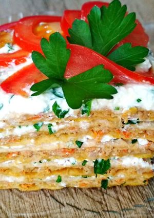 Фото Шикарный мясной торт с брынзой и зеленью.