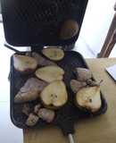 Peras asadas con cerdo a la piminta y ron