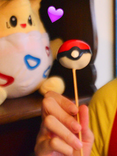 Una foto de Cake pops de Pokeballs - Pokémon
