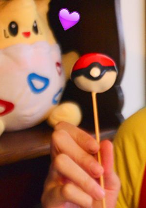 Una foto de Cake pops de Pokeballs - Pokémon