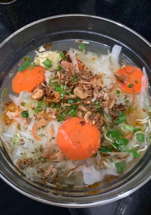 Hình của món Mì gói tôm khô trứng.