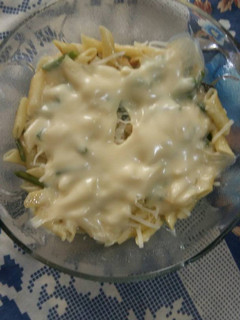 Una foto de Macarrones (puede ser cualquier tipo de Pasta) con espárragos trigueros