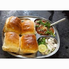 A picture of Mumbai style Pav bhaji.