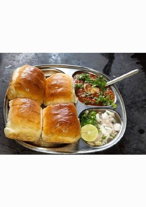 A picture of Mumbai style Pav bhaji.