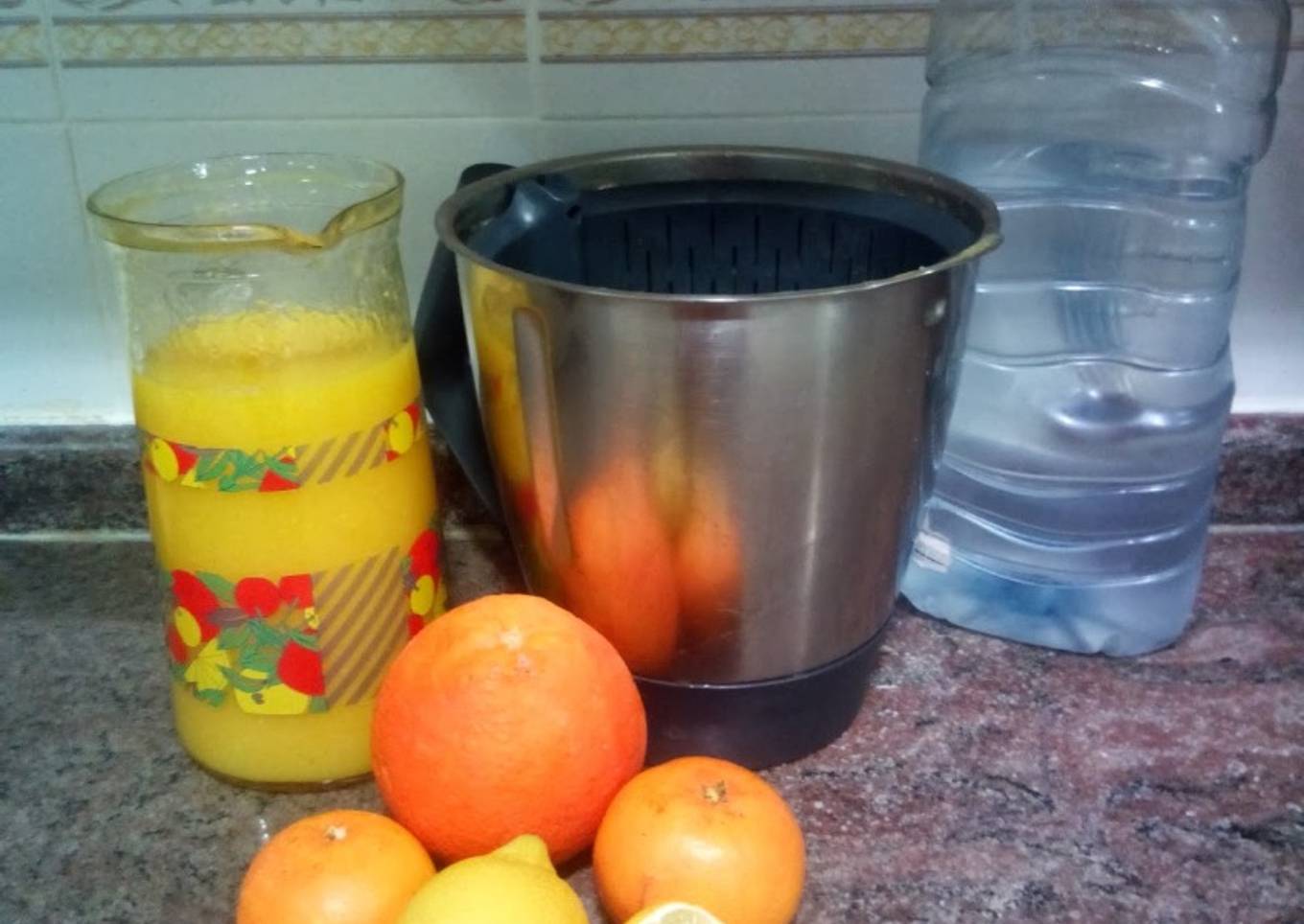 Zumo de mango, naranja y limón