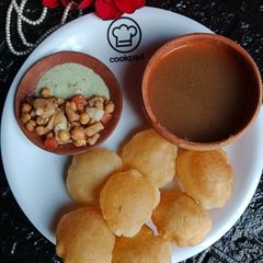 A picture of Puchka Puri.