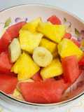 Ensaladas  de Frutas con Sandía, Piña, Plátanos (bananas)