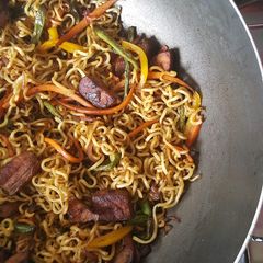 A picture of Pork & Veggie Stir Fry Noodles.