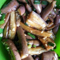 A picture of Steamed spicy eggplant (brinjal).