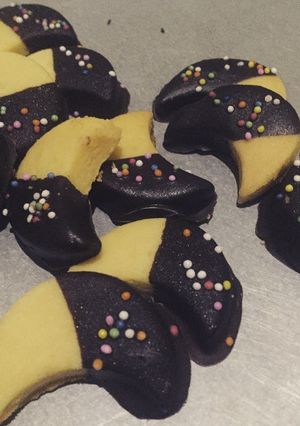 Foto resep Milk Chocolate Dipped Cookies