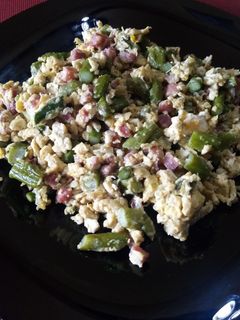 Una foto de Revuelto de espárragos con jamón en 14 minutos