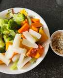 Củ quả hấp chấm muối mè, đậu, điều