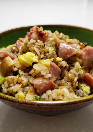 十穀杏鮑菇香腸蛋炒飯 的食譜成品照片