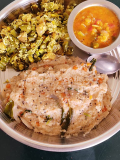 கோதுமை ரவை உப்புமா செய்முறை முக்கிய புகைப்படம்