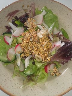 Una foto de Ensalada de brotes de trigo sarraceno marinados #raw, #alcalino