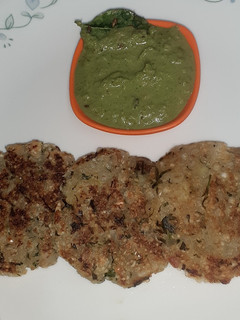 ફરાળી થાલીપીઠ (Farali Thalipeeth Recipe In Gujarati) રેસીપી મુખ્ય ફોટો