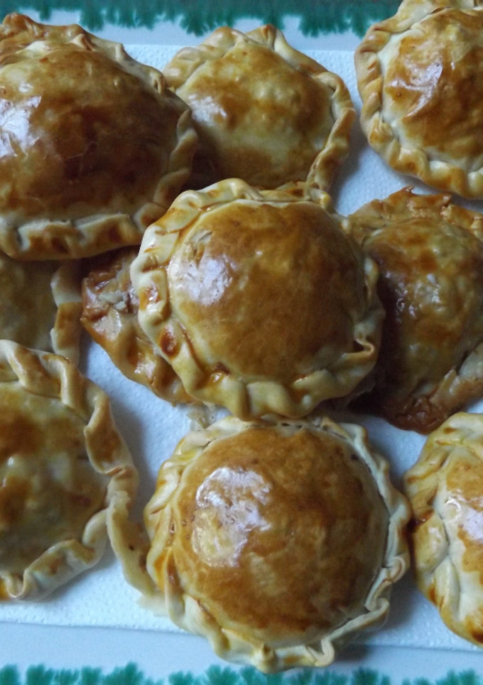 Una foto de Pastelitos de pollo asado y queso