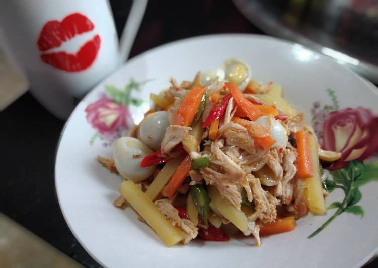 Cara Gampang Membuat Tumis Ayam Suwir Telur Puyuh yang Enak