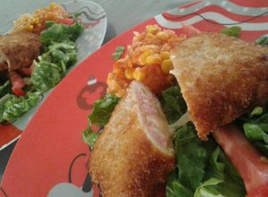 Una foto de Bombas de pollo rellenas de jamón con queso