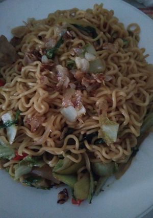Foto resep Mie goreng nyemek sawi putih dengan baso sapi
