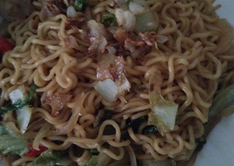 Cara Gampang Membuat Mie goreng nyemek sawi putih dengan baso sapi yang Menggugah Selera