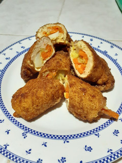 Una foto de Milanesa de pollo empanizado relleno de verduras