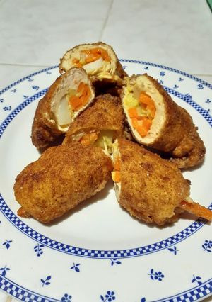 Una foto de Milanesa de pollo empanizado relleno de verduras