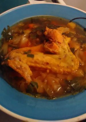Una foto de Sopita de pollo con verduras
