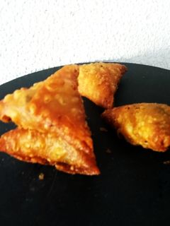 समोसा (SAMOSA RECIPE IN HINDI) रेसिपी मुख्य फोटो