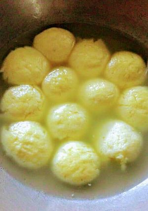 A picture of Sponge Rasgoola.