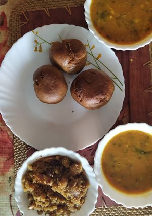 A picture of Daal, bati and churma.