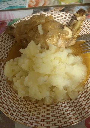 Una foto de Pollo al pimentón con puré de papas