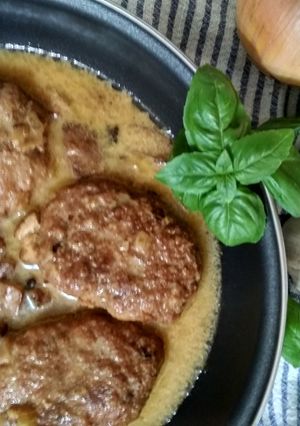 Zdjęcie przepisu Mielone w sosie śmietanowo - grzybowym.