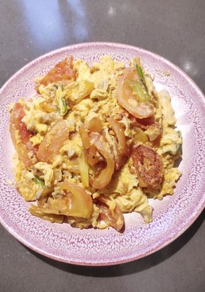 A picture of Tomatoes with Eggs.