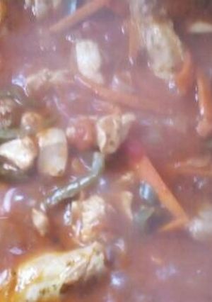 Una foto de Wok de pollo y verduras