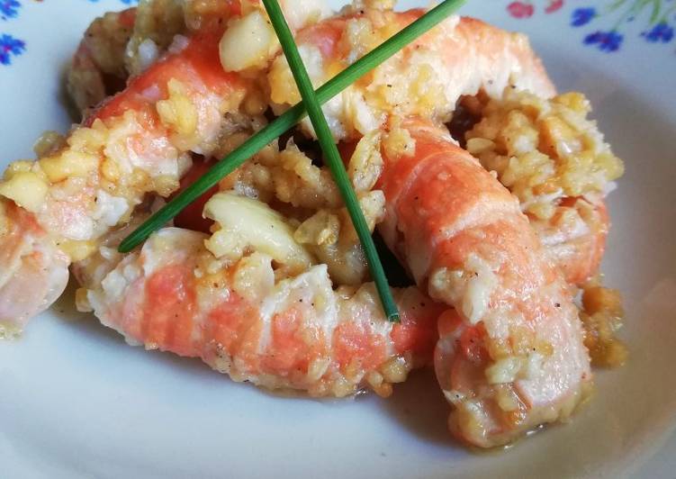 La façon simple de faire des recettes Langoustine au beurre aromatisé à la cacahuète et à l&#39;ail Délicieux garanti