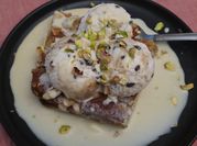 A picture of almond and raisins