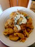 Roquefort, tomato and chicken with tortellini