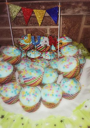 Una foto de Cupcakes 🎂 súper fáciles para llevar al jardín