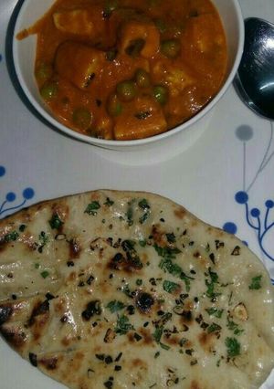 A picture of Matar paneer.