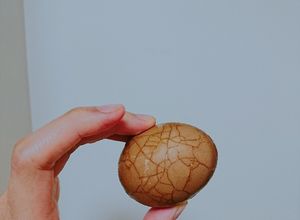 Hình của món Trứng trà thảo mộc.