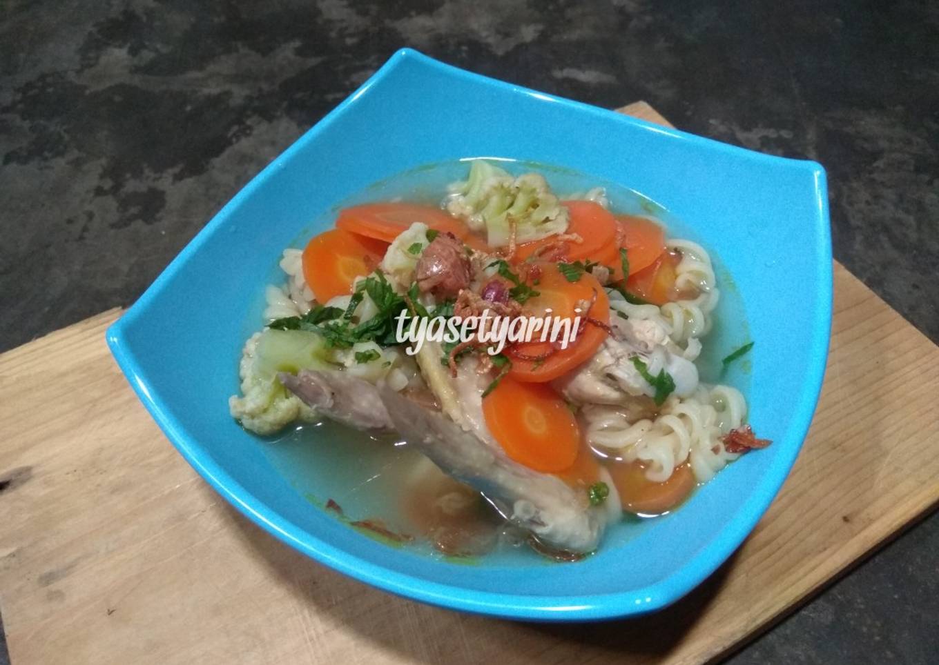 Sop ayam macaroni