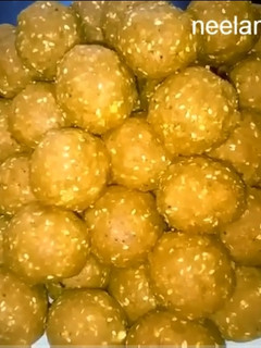 सोंठ और तिल के लड्डू(Sonth aur til ke laddu recipe in Hindi) रेसिपी मुख्य फोटो