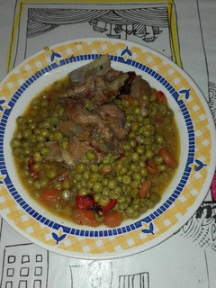 Una foto de Guisantes con costilla de cerdo ibérico